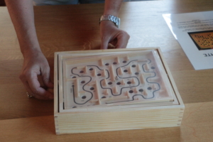 jeu de labyrinthe en bois utilisé lors du Team Tracker