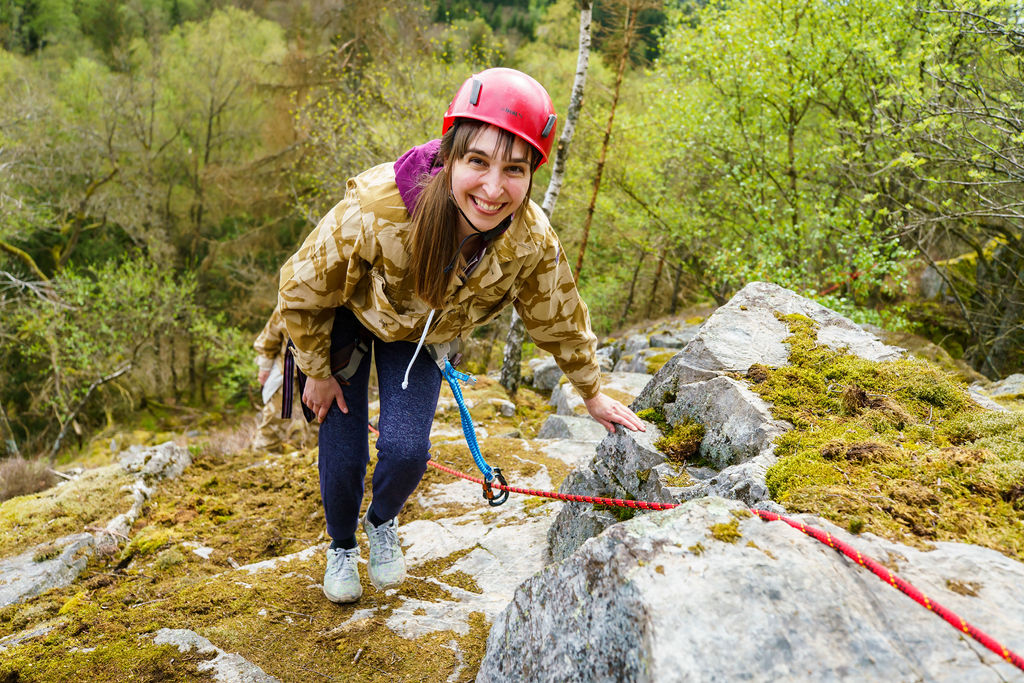 smiling participant who follows the rope course during the Step out of your comfort zone