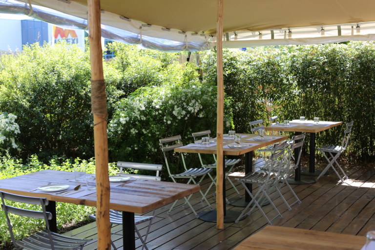 Outdoor and covered terrace of Tero foodhouse Bierges