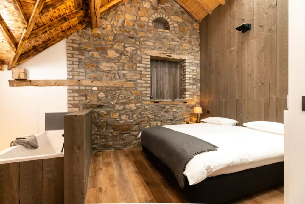 double-bed_tero-lodge-ster-scaled-e1660046369925-1024x683