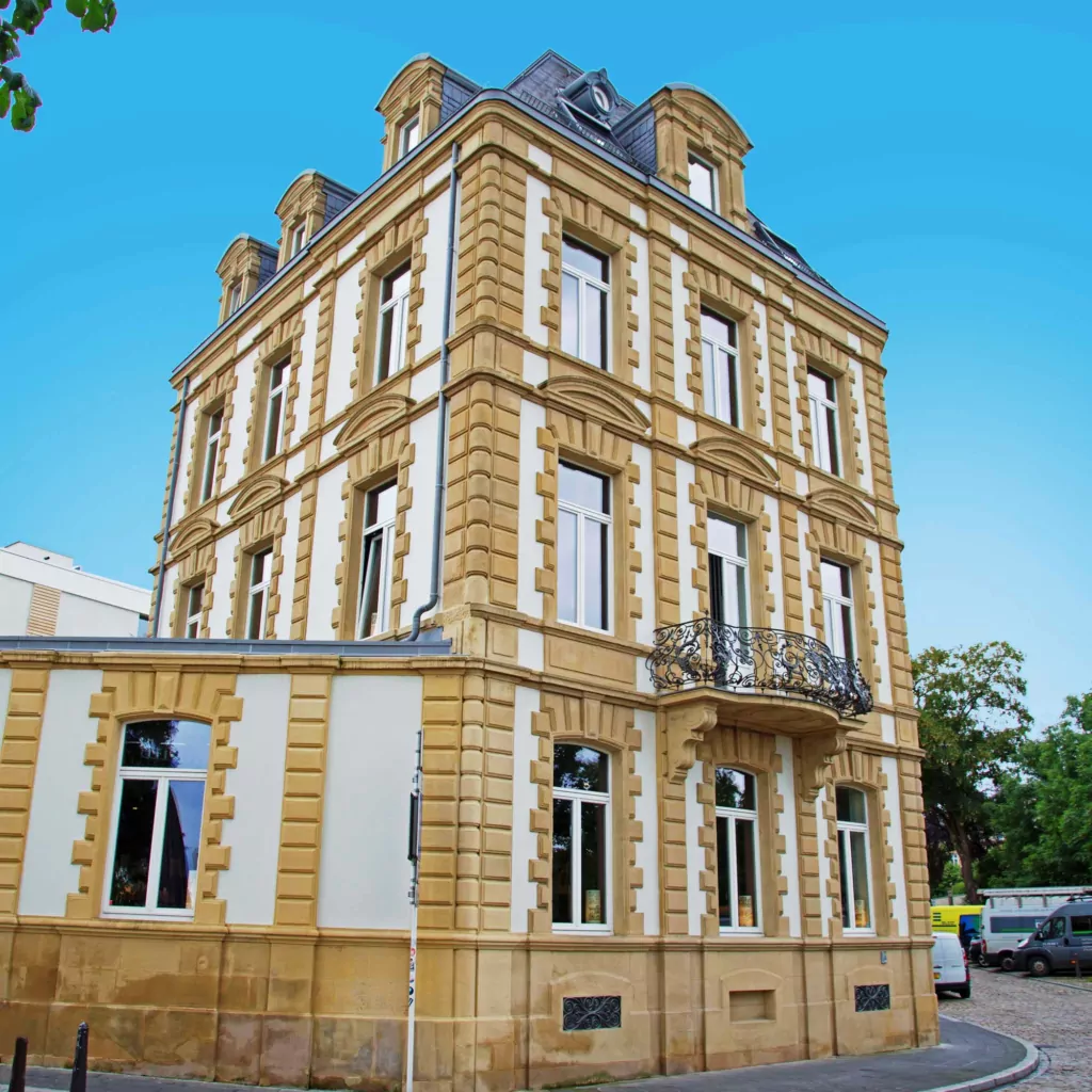 house17-1024x1024-1.webp